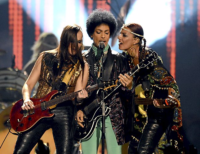 Prince publica "Art Official Age" y "PlectrumElectrum" 