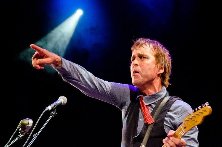 Entrevista a Chuck Prophet, el surfero nocturno «Night Surfer»