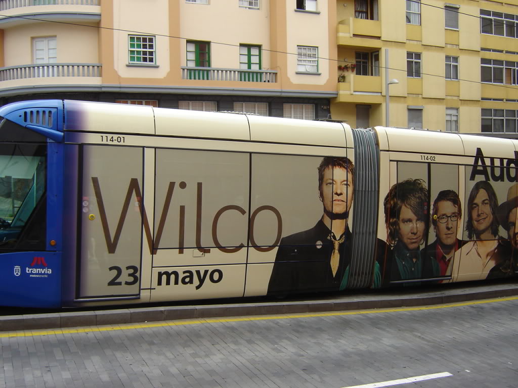 Wilco y portada que utilizó su web  2009