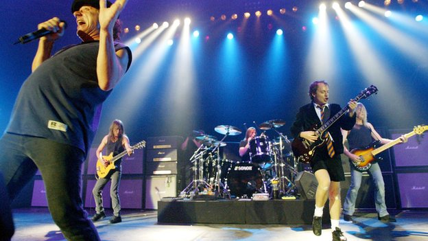Phil Rudd batería de AC/DC acusado de contratar sicarios y posesión de drogas