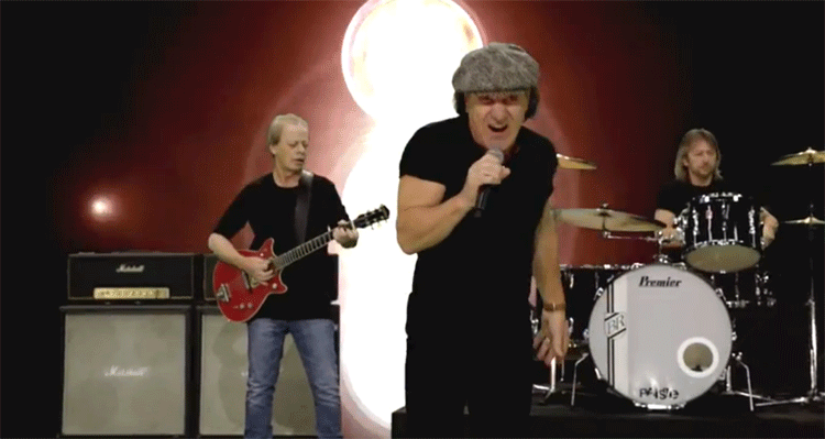 AC/DC estrenan su nuevo vídeo Play Ball