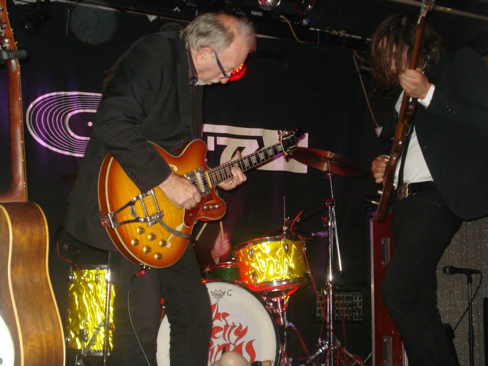THE PRETTY THINGS 8 THE PRETTY THINGS 8