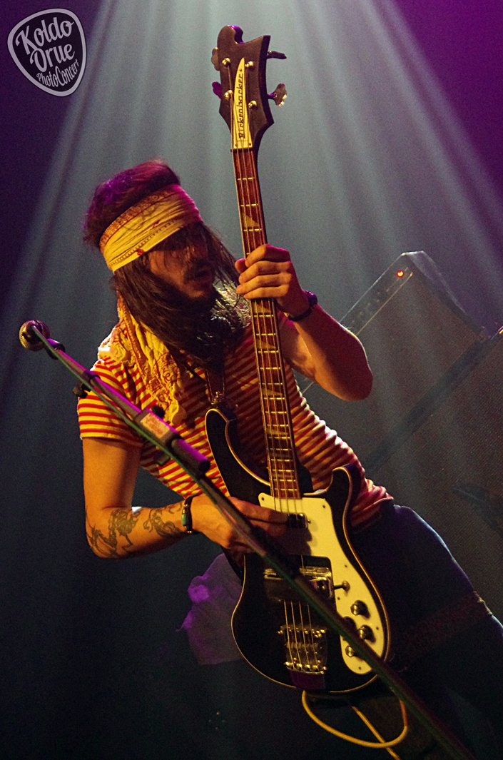Prisma Circus abriendo el concierto en Bilbao
