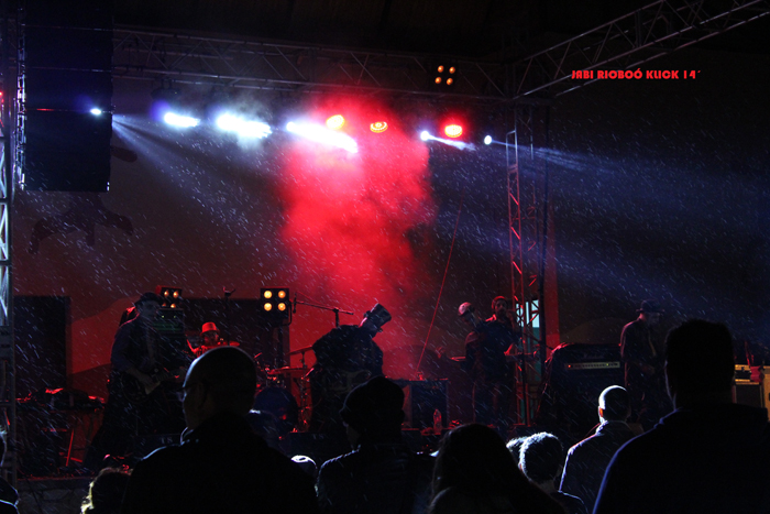 Mondo Diávolo en el Pig Fest 14 bajo la lluvia