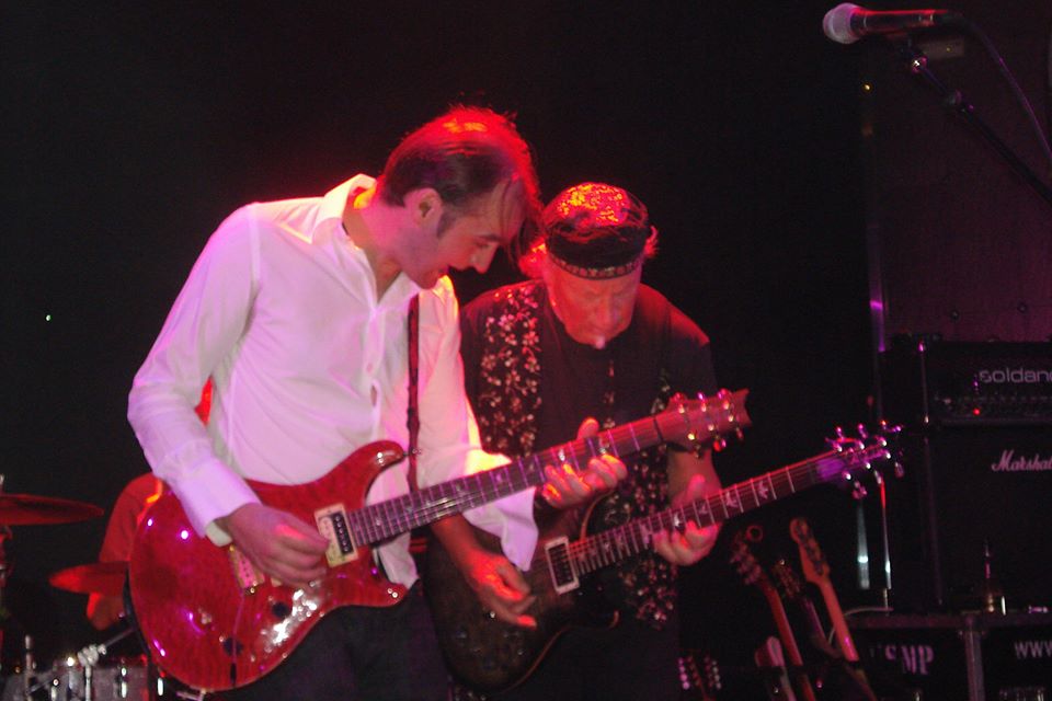 MARTIN BARRE 11