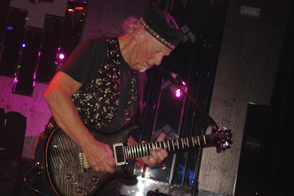 MARTIN BARRE 12