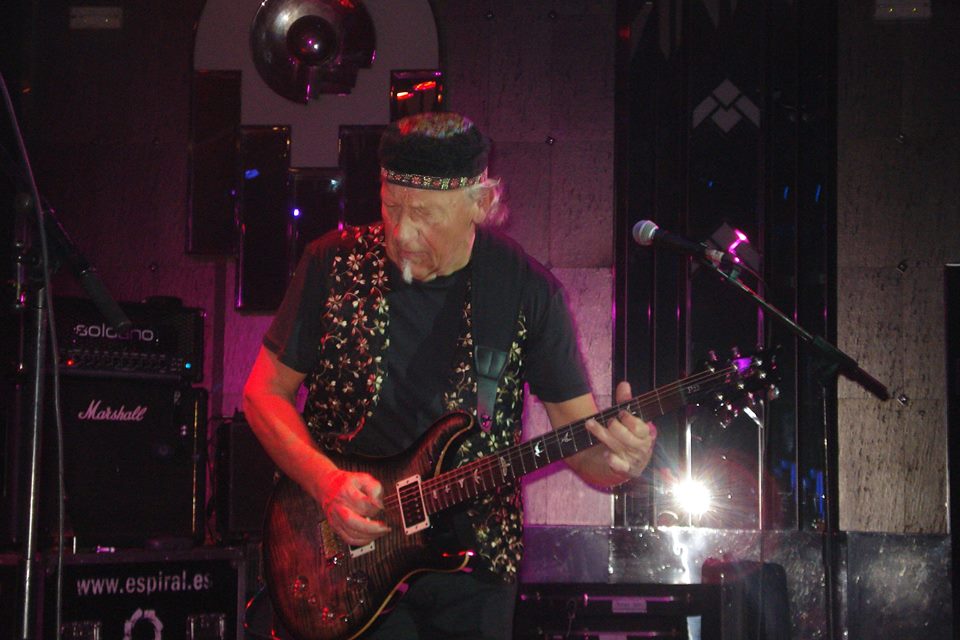 MARTIN BARRE 13