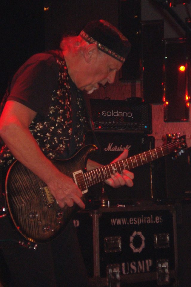 MARTIN BARRE 17