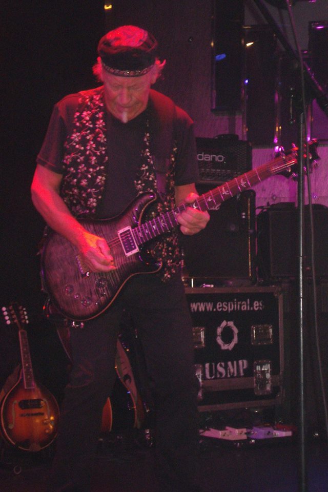 MARTIN BARRE 18 MARTIN BARRE 18