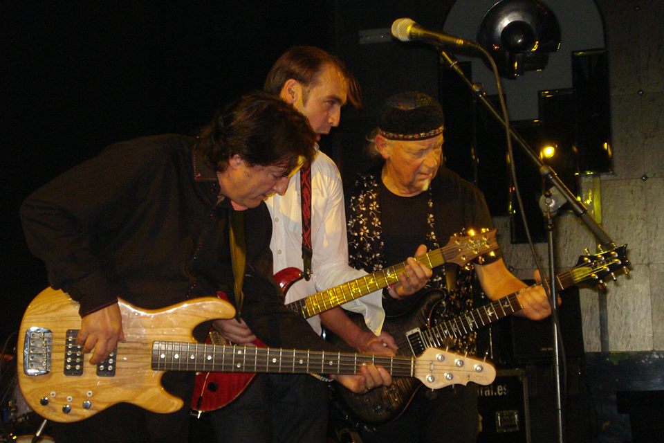 MARTIN BARRE 2