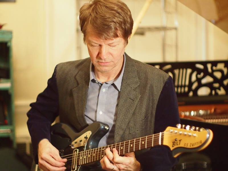 Nels Cline de Wilco junto a Julian Lage en Room