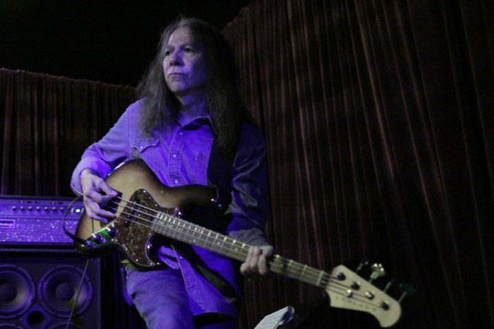 Rick Rosas bajista de Neil Young y Joe Walsh ha muerto Rick Rosas bajista de Neil Young y Joe Walsh ha muerto