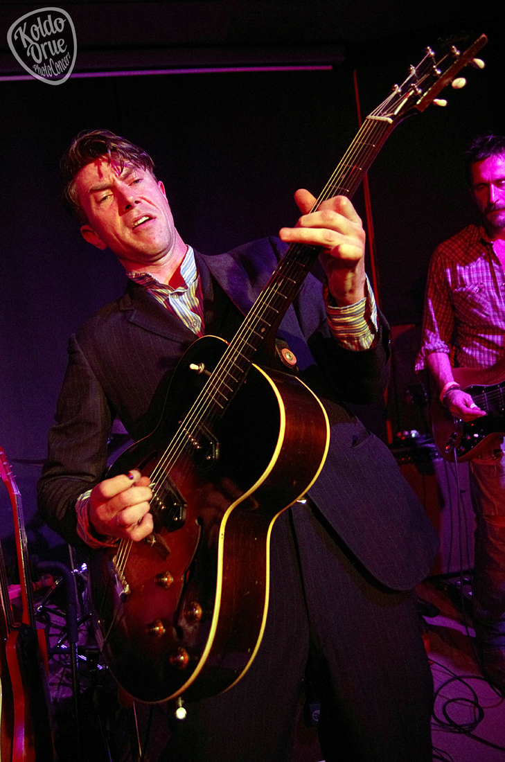 Luke Winslow-King en el Kafé Antzokia de Bilbao