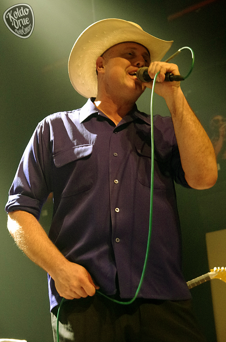 Deke Dickerson y Los Straitjackets Bilbao.jpg Deke Dickerson y Los Straitjackets Bilbao.jpg