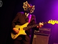 Deke Dickerson junto a Los Straitjackets 2015.jpg