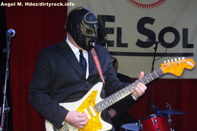 THE STRAIJACKETS DEKE DICKERSON 1.JPG