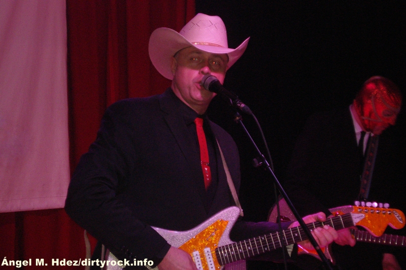 THE STRAIJACKETS DEKE DICKERSON 11.JPG