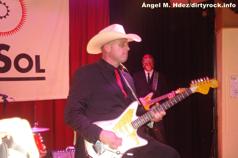 THE STRAIJACKETS DEKE DICKERSON 12.JPG