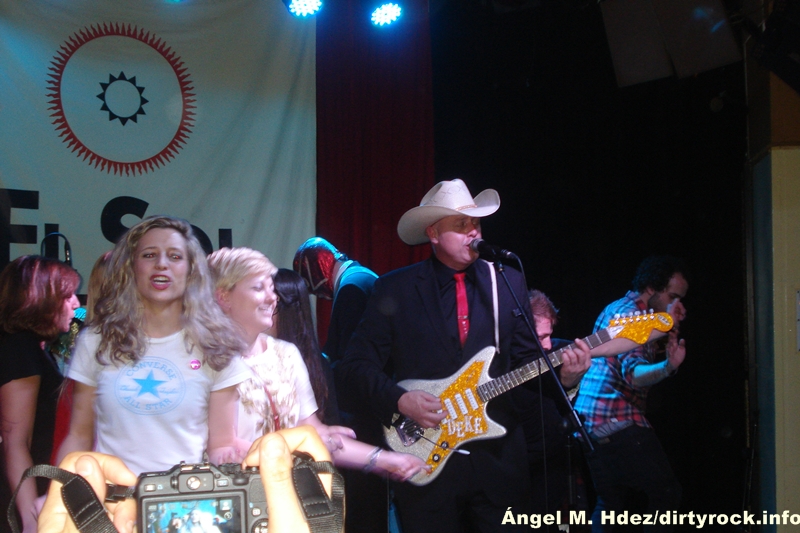 THE STRAIJACKETS DEKE DICKERSON 13.JPG