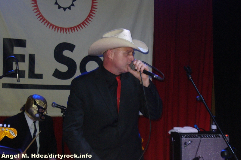 THE STRAIJACKETS DEKE DICKERSON 16.JPG