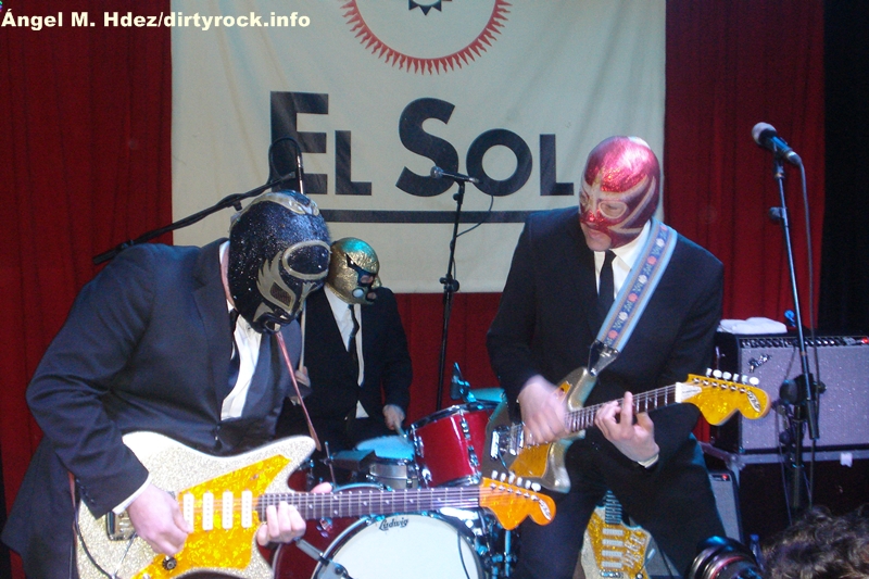 THE STRAIJACKETS DEKE DICKERSON 2.JPG