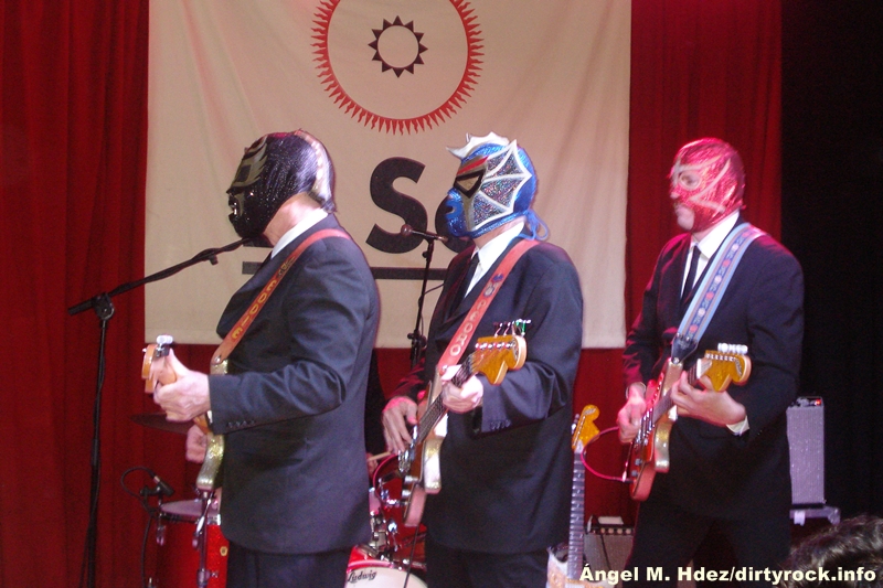 THE STRAIJACKETS DEKE DICKERSON 4.JPG