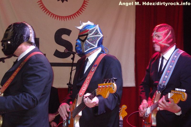 THE STRAIJACKETS DEKE DICKERSON 5.JPG