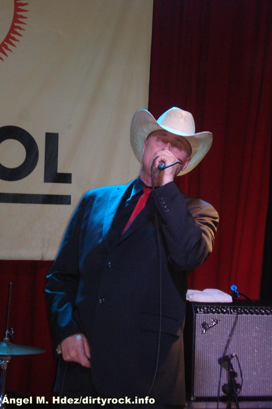 THE STRAIJACKETS DEKE DICKERSON 7.JPG