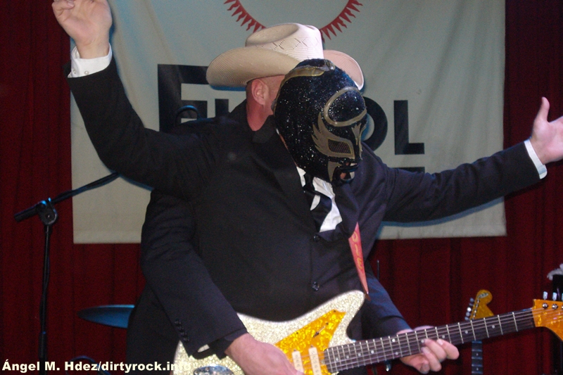 THE STRAIJACKETS DEKE DICKERSON 8.JPG