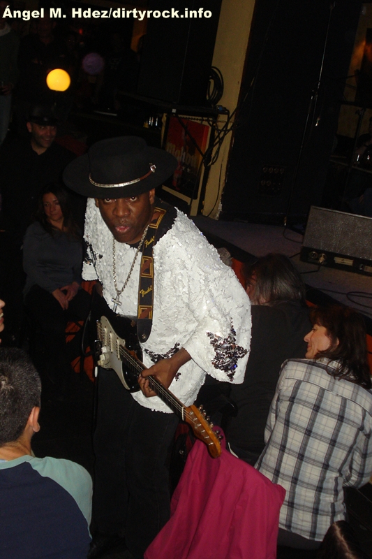 CARVIN JONES 12.JPG