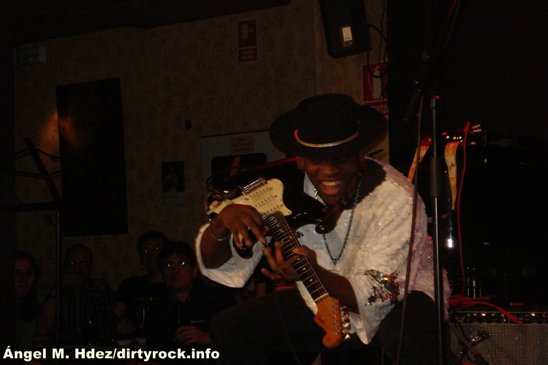 CARVIN JONES 3.JPG