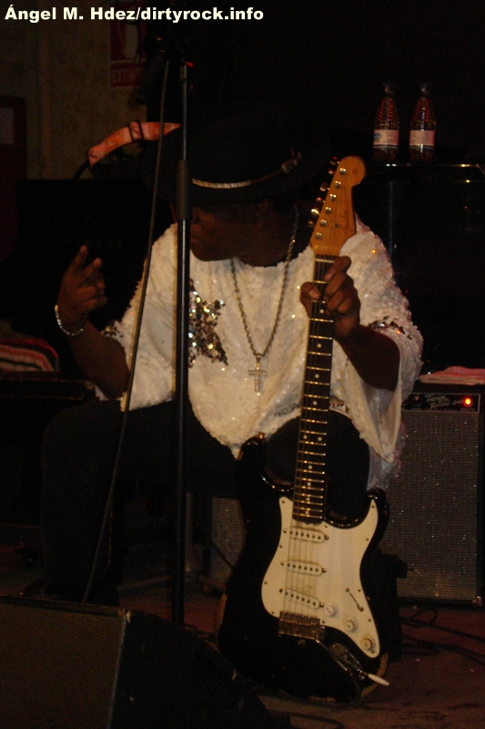 CARVIN JONES 5.JPG