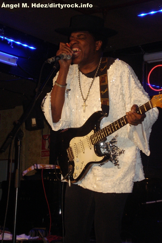 CARVIN JONES 8.JPG
