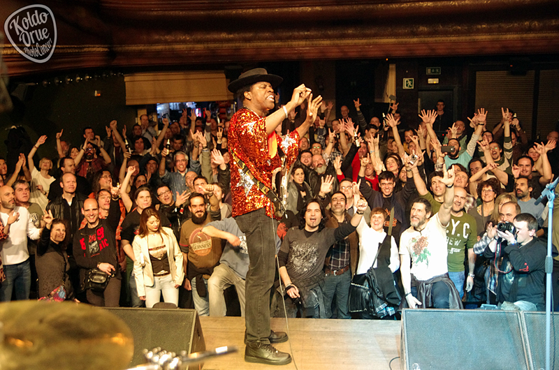 Carvin Jones en el Kafé Antzokia 2015.jpg