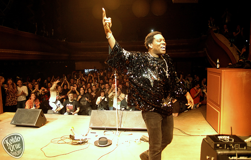 Carvin Jones en el Kafé Antzokia de Bilbao.jpg Carvin Jones en el Kafé Antzokia de Bilbao.jpg
