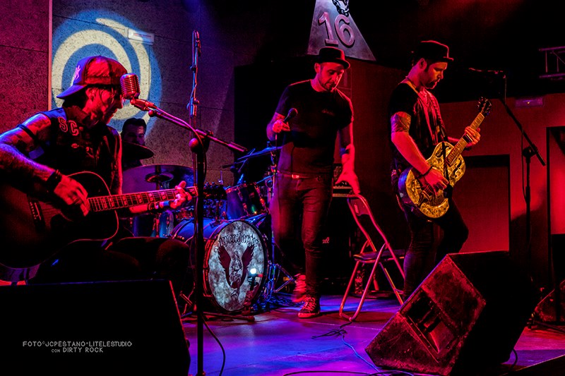 Supercharger en Valencia gira española 2015.jpg