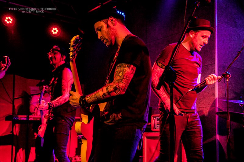 Supercharger en el 16 toneladas en concierto Valencia 2015.jpg Supercharger en el 16 toneladas en concierto Valencia 2015.jpg