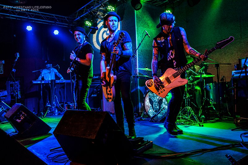 Supercharger en el 16 toneladas en concierto Valencia.jpg Supercharger en el 16 toneladas en concierto Valencia.jpg