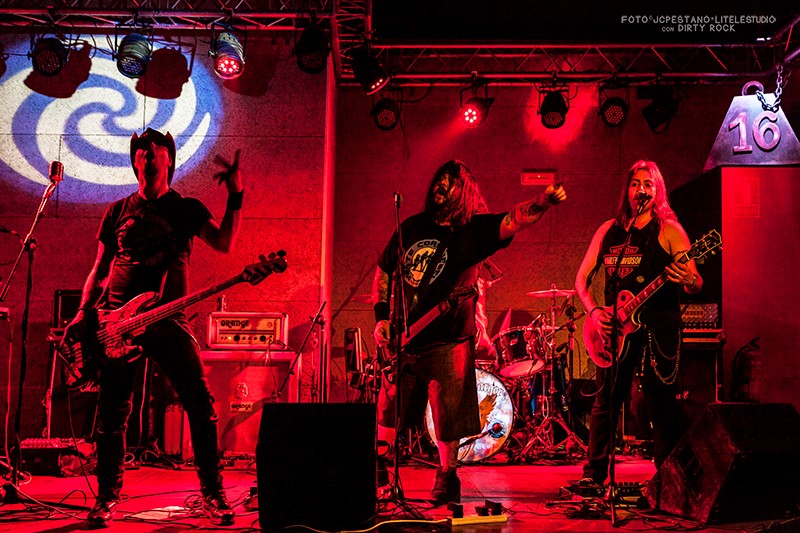 The White Coast Rebels concierto Valencia 16 toneladas.jpg