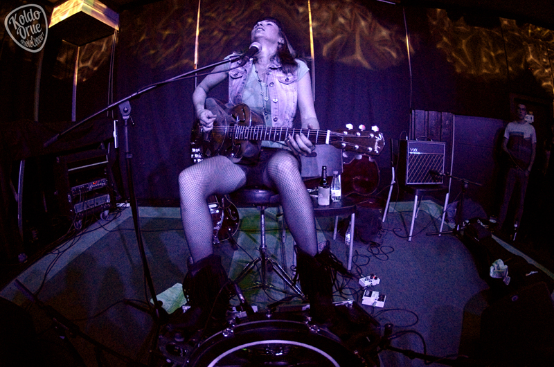 Molly Gene One Whoaman Band durante su concierto en Bilbao Kafe Antzokia 2015.jpg