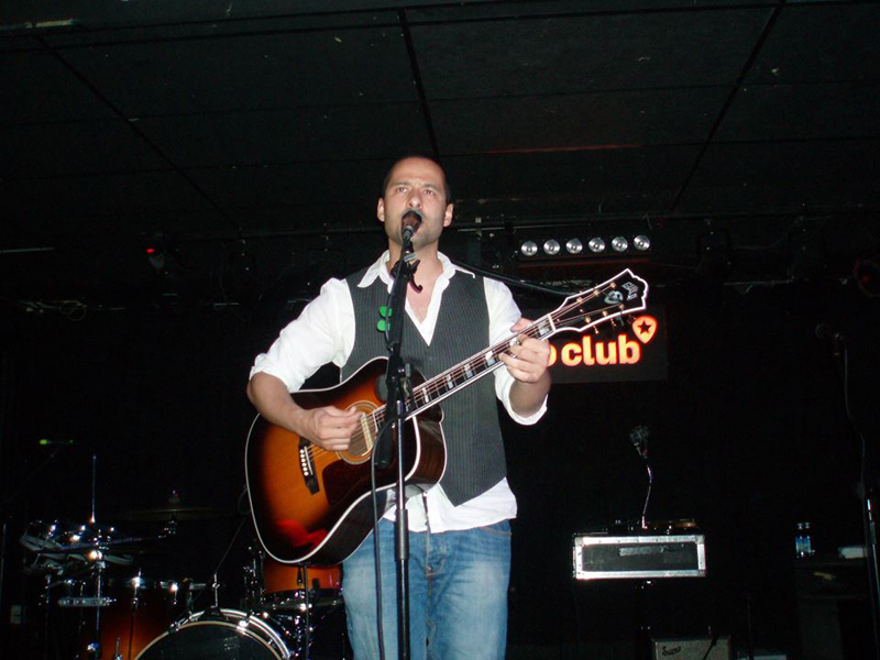 Shariff en el Loco Club abriendo para Little Hurricane.jpg