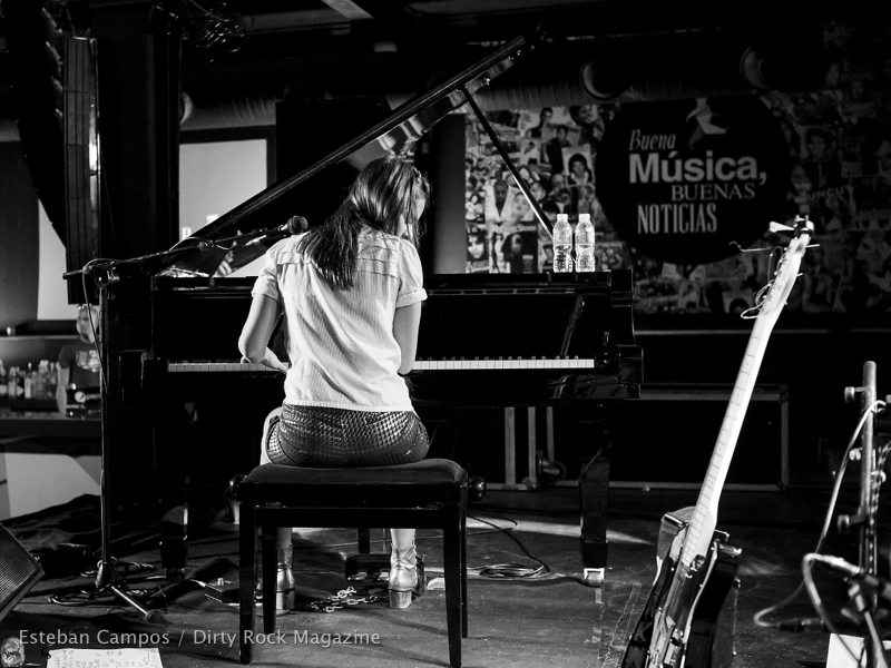 Maika Makovski @ Paper Club Maika Makovski @ Paper Club