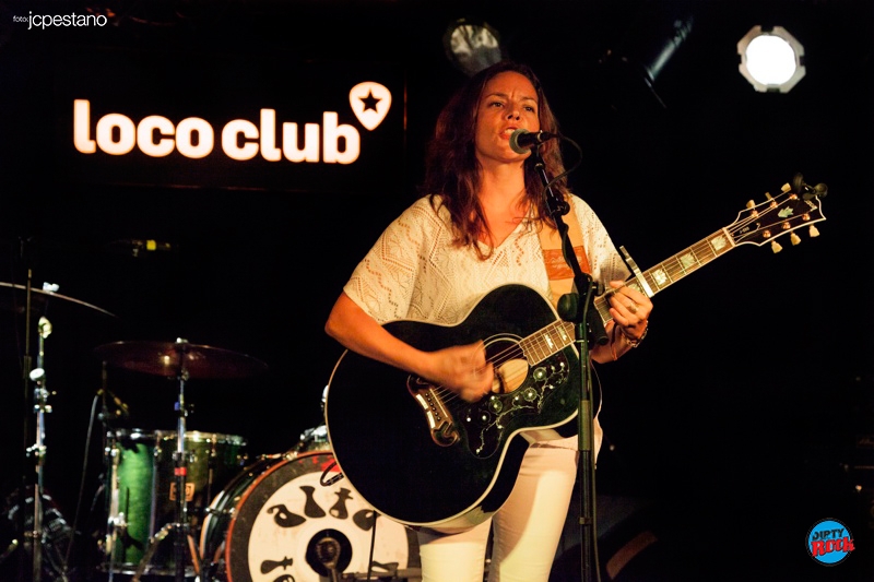 Elena Forcynthia abriendo para Old 97's Valencia