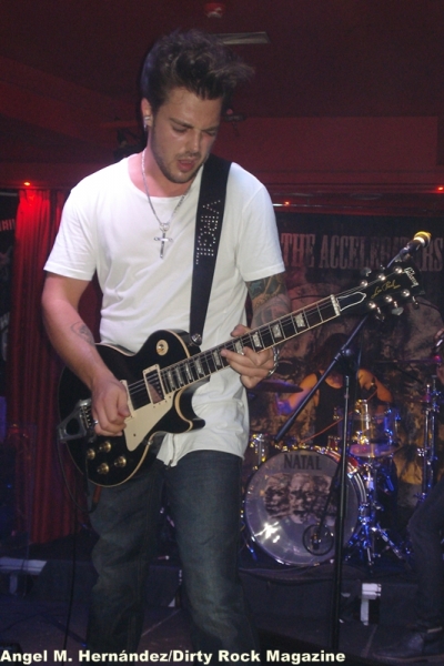VIRGIL AND THE ACCELERATORS ANGEL MANUEL HERNANDEZ MONTES DIRTY ROCK 5