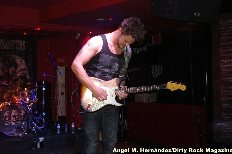 VIRGIL AND THE ACCELERATORS ANGEL MANUEL HERNANDEZ MONTES DIRTY ROCK 9
