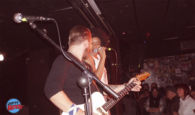 Nikki Hill durante su concierto en Valencia 2015