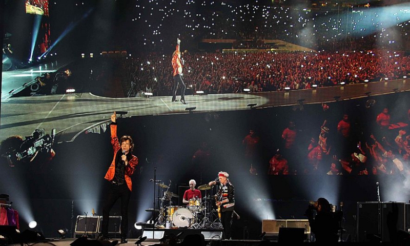 The Rolling Stones ofrecen su primer concierto en Lima, Perú.1