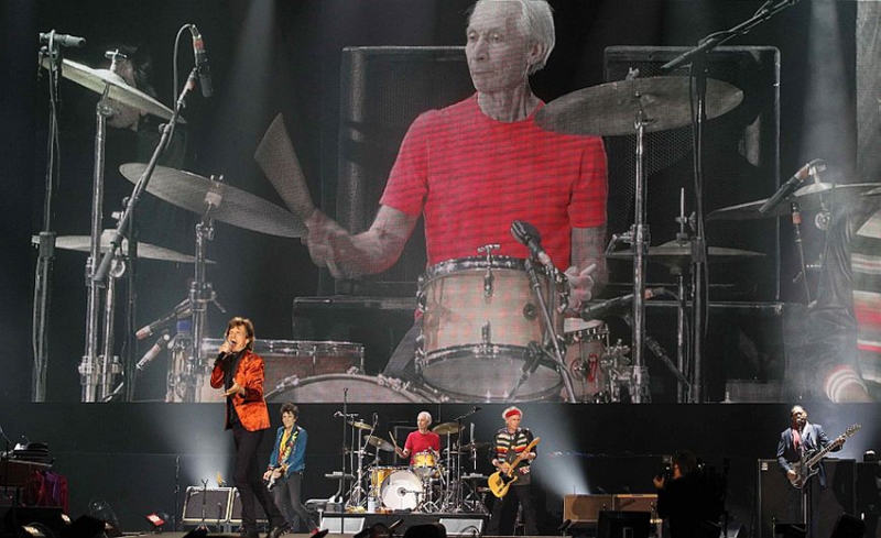 The Rolling Stones ofrecen su primer concierto en Lima, Perú.2
