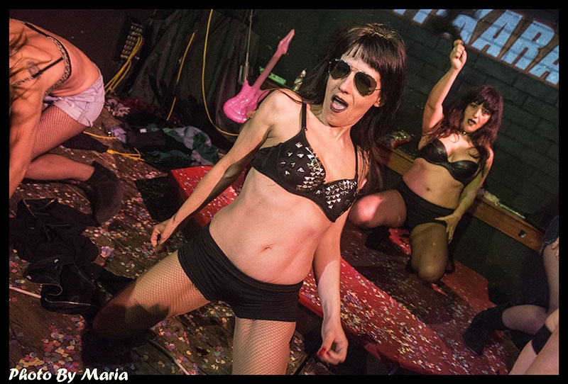 Antikaraoke de César Martín y Jou Mistika.24