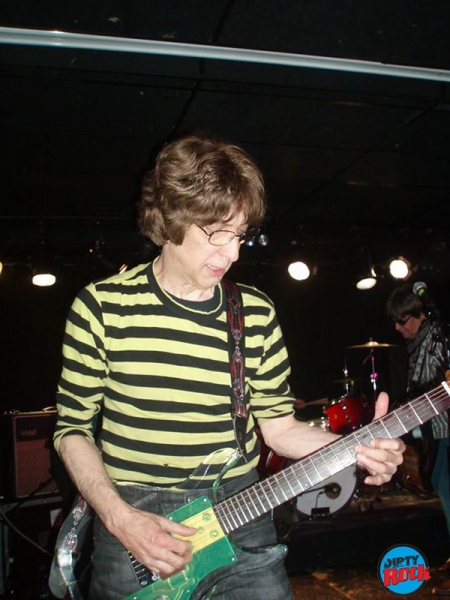 Flamin' Groovies muestran acción en su 50 aniversario.4
